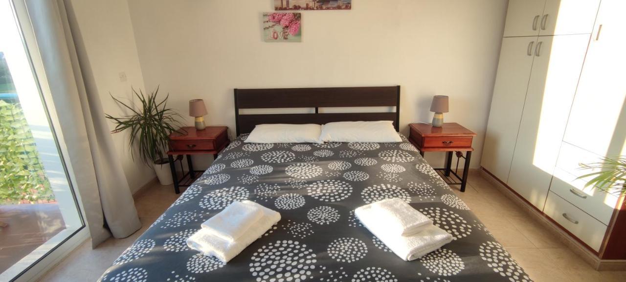 Thalassa Seaside Boutique Beach Apartment 폴리스 외부 사진