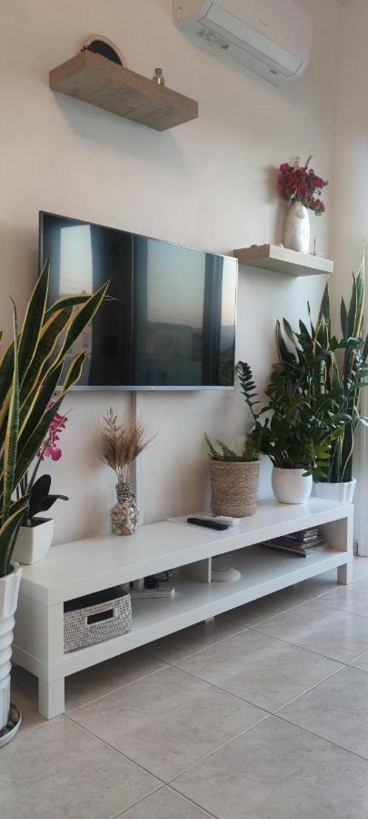 Thalassa Seaside Boutique Beach Apartment 폴리스 외부 사진